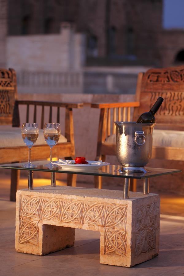 Kasr-I Nehroz Hotel Midyat Exteriör bild